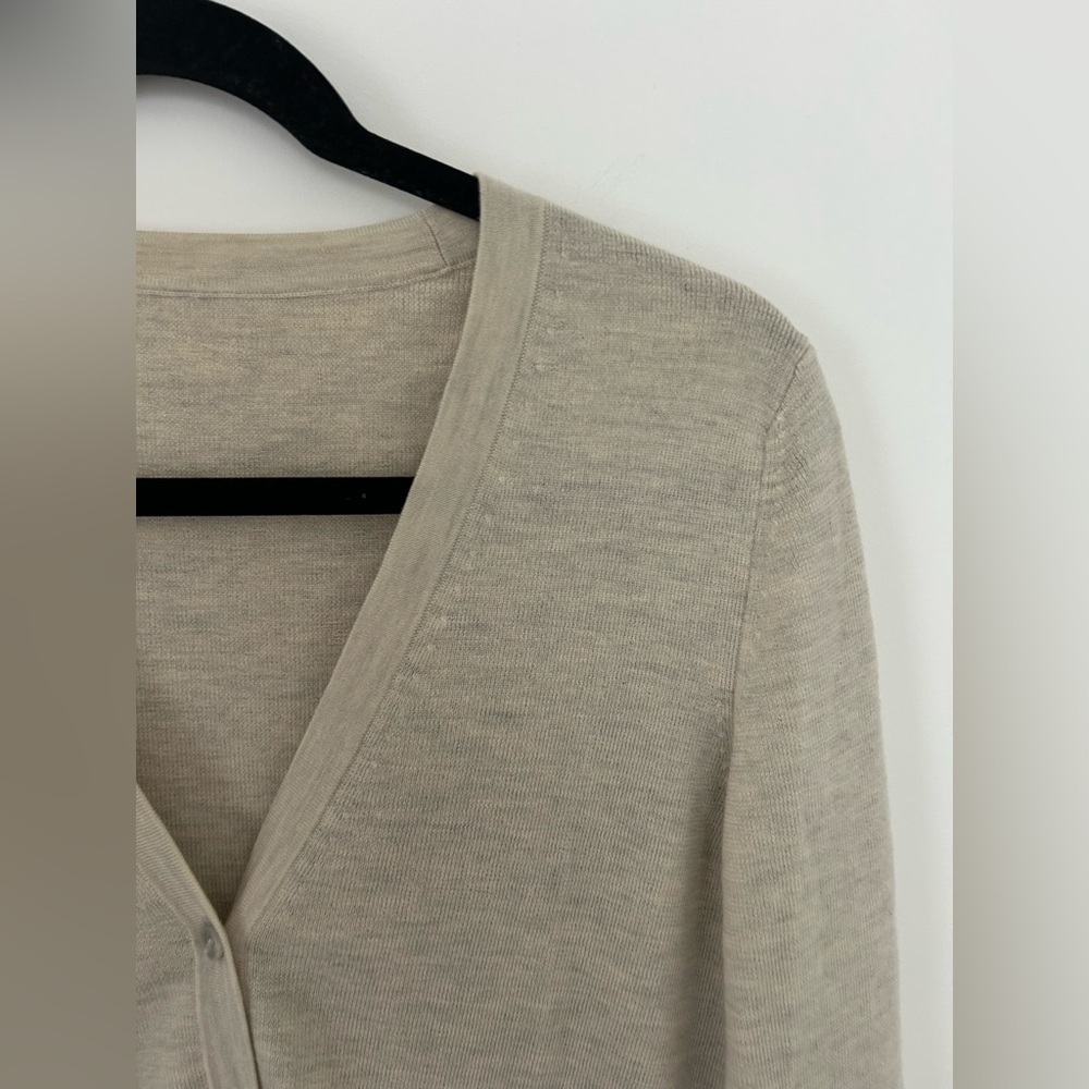 100% merino wool minimalist cardigan sweater - Picture 2 of 7